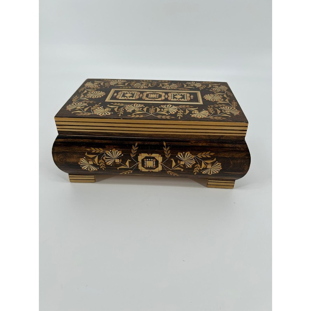 Vintage Collectible Russian Handmade Jewelry Box  Marquetry Floral Straw Art